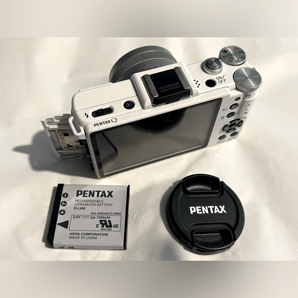 BRAND NEW Pentax digital camera/video camera w/ pop-up flash & storage drive!
